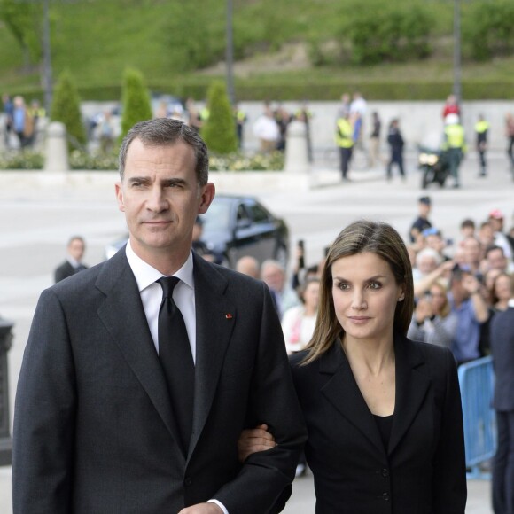 Le roi Felipe VI et la reine Letizia d'Espagne assistent à la cérémonie commémorative en hommage aux victimes du tremblement de terre en Equateur en la cathédrale La Almudena à Madrid. Le 17 mai 2016 © Jack Abuin / Zuma Press / Bestimage