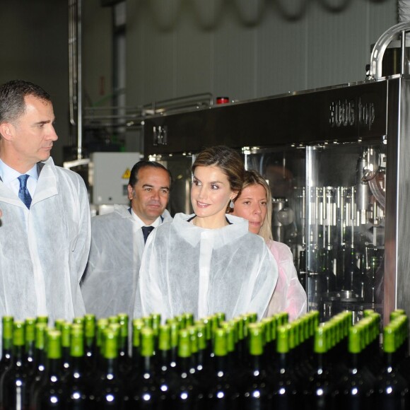 La reine Letizia et le roi Felipe ont visité Tomelloso et sa fameuse coopérative vinicole Virgen de las Viñas le 18 mai 2016 dans le cadre des commémorations des 400 ans de la mort de Cervantes.