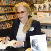 Sylvie Vartan - Sylvie Vartan présente son livre intitulé "Maman" lors d'une séance de dédicace à la librairie Lamartine à Paris le 12 mai 2016