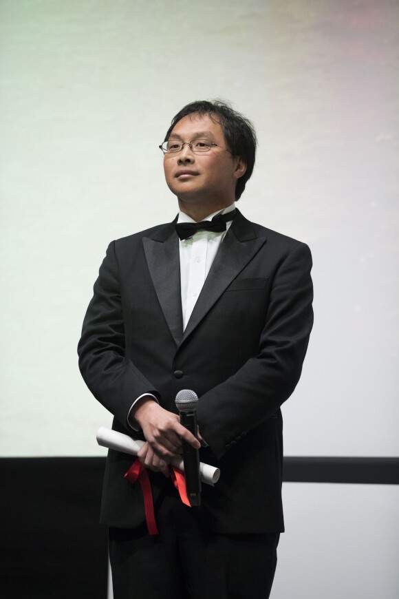 Fukada Kôji ( prix du jury pour le film "Fuchi ni Tatsu" (Harmonium)) - Remise des prix "Un Certain Regard" lors du 69ème Festival International du Film de Cannes, le 21 mai 2016.