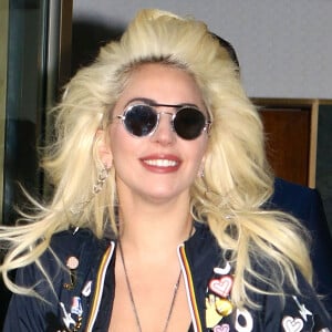 Lady Gaga sort de son appartement à New York, le 5 mai 2016.