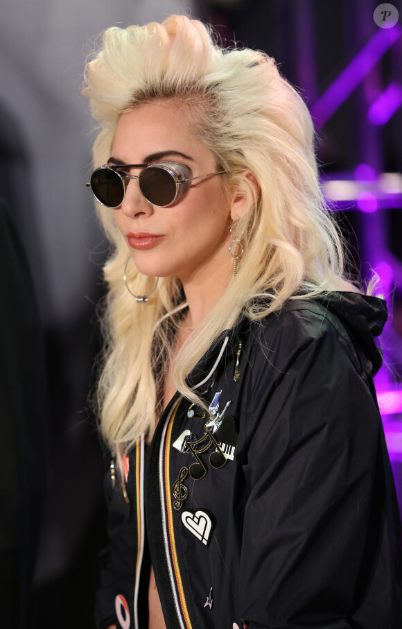 Inauguration de la nouvelle collection de vêtements 'Love Bravery' par Lady Gaga et Elton John au grand magasin Macy de la ville de New York, le 4 mai 2016