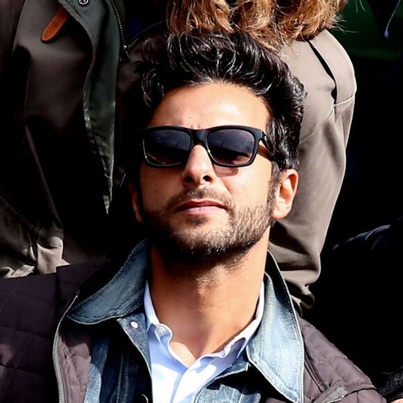 Maxim Nucci (Yodelice) et Isabelle Ithurburu en couple et très amoureux dans les tribunes des Internationaux de France de tennis de Roland-Garros à Paris le 24 mai 2016 © Dominique Jacovides / Bestimage