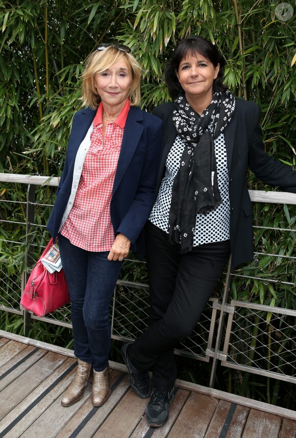 Marie-Anne Chazel et Valérie Expert au village des Internationaux de France de tennis de Roland-Garros à Paris le 24 mai 2016 © Dominique Jacovides / Bestimage