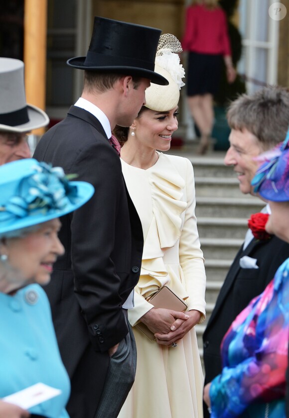 Le prince William et la duchesse Catherine de Cambridge à Buckingham Palace le 24 mai 2016 lors de la dernière garden party royale de l'année.