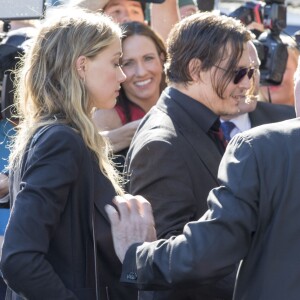 Johnny Depp et sa femme Amber Heard arrivent au tribunal de Southport pour le procès dans lequel est impliquée Amber pour avoir fait entrer sur le territoire ses chiens Pistol et Boo sans les déclarer à Southport le 18 Avril 2016.
