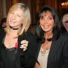 Jimmy Demmers, Barbra Streisand et Jackie Lombard lors de la remise des insignes de la Légion d'honneur à la chanteuse américaine, à Paris, le 28 juin 2007