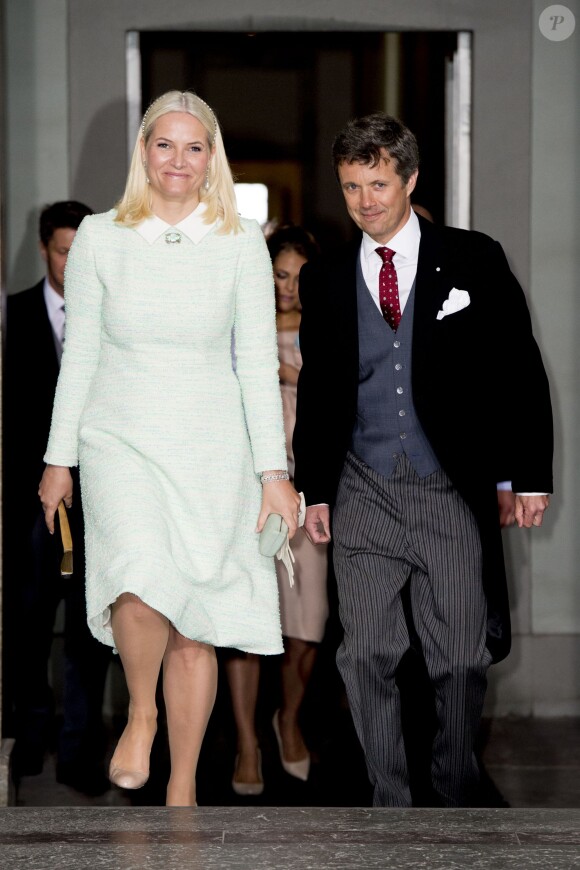 La princesse Mette-Marit de Norvège et le prince Frederik de Danemark - Baptême du prince Oscar de Suède à Stockholm en Suède le 27 mai 2016.