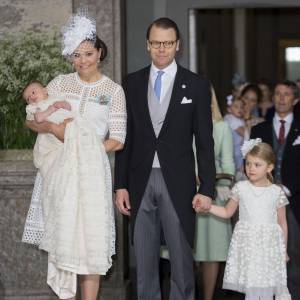 La princesse Victoria de Suède et son fils le prince Oscar, le prince Daniel de Suède et sa fille la princesse Estelle - Baptême du prince Oscar de Suède à Stockholm en Suède le 27 mai 2016.