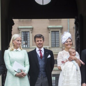 Hans Åström (parrain), La princesse Mette-Marit de Norvège (marraine), Le prince Frederik de Danemark (parrain), le prince Oscar, la princesse Victoria, le prince Daniel, la princesse Estelle, la princesse Madeleine et la princesse Leonore, Oscar Magnuson (parrain) - Baptême du prince Oscar de Suède à Stockholm en Suède le 27 mai 2016.