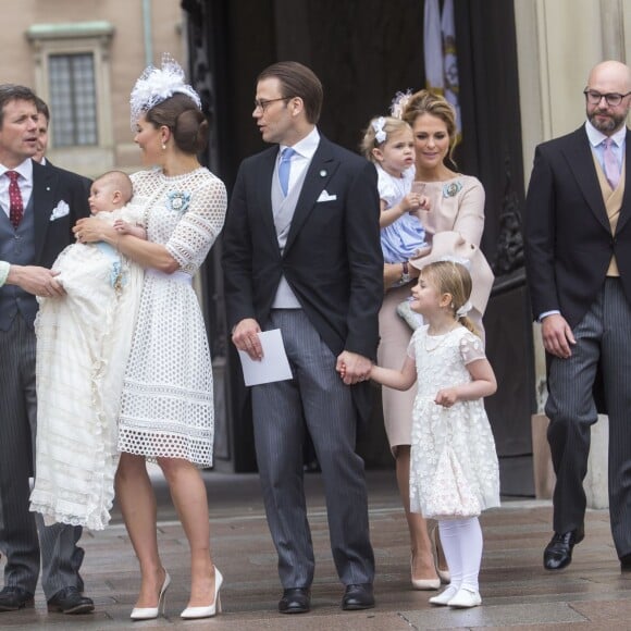 Hans Åström (parrain), La princesse Mette-Marit de Norvège (marraine), Le prince Frederik de Danemark (parrain), le prince Oscar, la princesse Victoria, le prince Daniel, la princesse Estelle, la princesse Madeleine et la princesse Leonore, Oscar Magnuson (parrain) - Baptême du prince Oscar de Suède à Stockholm en Suède le 27 mai 2016.