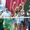 Jennifer Lopez et son compagnon Casper Smart s'amusent au Beachclub 'Carnival Del Sol' à Las Vegas , le 29 mai 2016