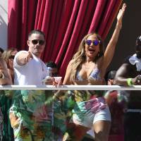 Jennifer Lopez déchaînée avec Casper Smart : La bombe enflamme sa pool-party