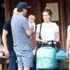 Bobby Cannavale et sa compagne Rose Byrn sont allés manger dans un restaurant avec leurs fils Rocco, âgé de 3 mois. New York, le 31 mai 2016