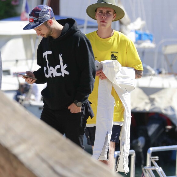 Exclusif - Justin Bieber et ses amis quittent Monaco, le 30 mai 2016