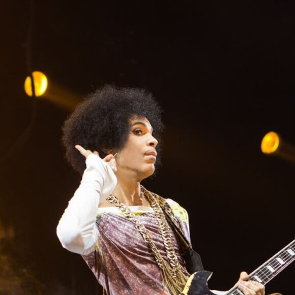 Le chanteur Prince en concert à Manchester. Le 16 mai 2014