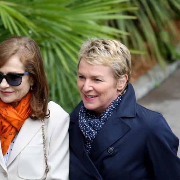 Isabelle Huppert et Elise Lucet au village des Internationaux de France de tennis à Roland-Garros à Paris 4 juin 2016. © Dominique Jacovides / Bestimage