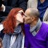 Audrey Fleurot et son compagnon Djibril Glissant s'embrassent dans les tribunes des internationaux de France de Roland Garros à Paris le 4 juin 2016. © Moreau - Jacovides / Bestimage