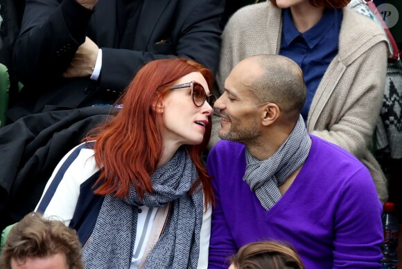 Audrey Fleurot et son compagnon Djibril Glissant dans les tribunes des internationaux de France de Roland Garros à Paris le 4 juin 2016. © Moreau - Jacovides / Bestimage