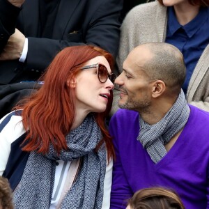 Audrey Fleurot et son compagnon Djibril Glissant dans les tribunes de Roland-Garros à Paris le 4 juin 2016. © Moreau - Jacovides / Bestimage