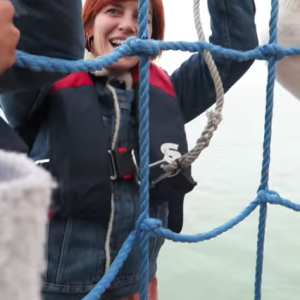 EnjoyPhoenix dévoile les coulisses de son aventure dans Fort Boyard dans un Vlog. Ici, Fauve Hautot