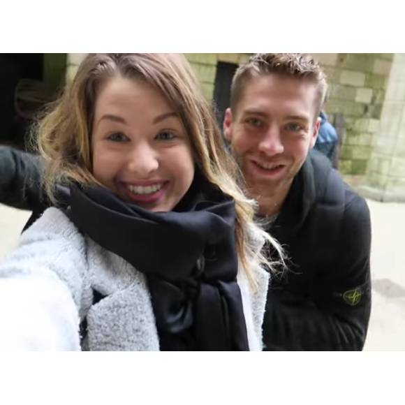 EnjoyPhoenix dévoile les coulisses de son aventure dans Fort Boyard dans un Vlog. Ici avec Yann-Alrick