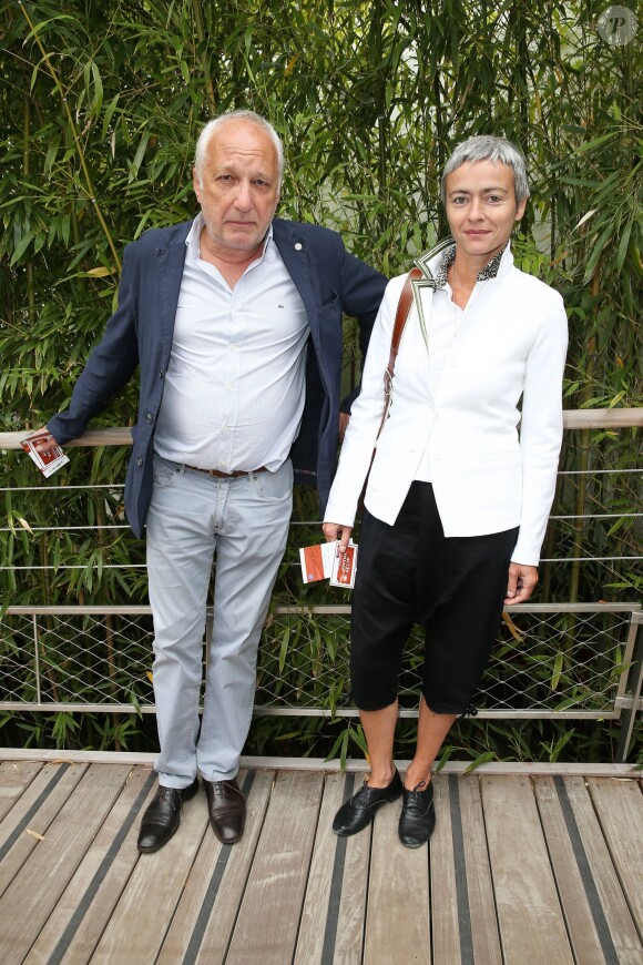 François Berléand et sa compagne Alexia Strési lors du tournoi de tennis de Roland-Garros à Paris, le 2 juin 2015.