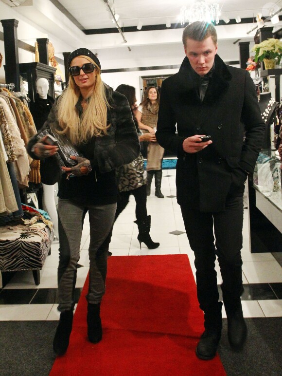 LA FAMILLE HILTON, RICK, PARIS, NICKY, ET CONRAD, EN VACANCES A ASPEN LE 23 DECEMBRE 2011.