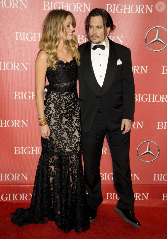 Johnny Depp et sa femme Amber Heard à la 27e soirée annuelle du Festival du film de Palm Springs au Convention Center le 2 janvier 2016.
