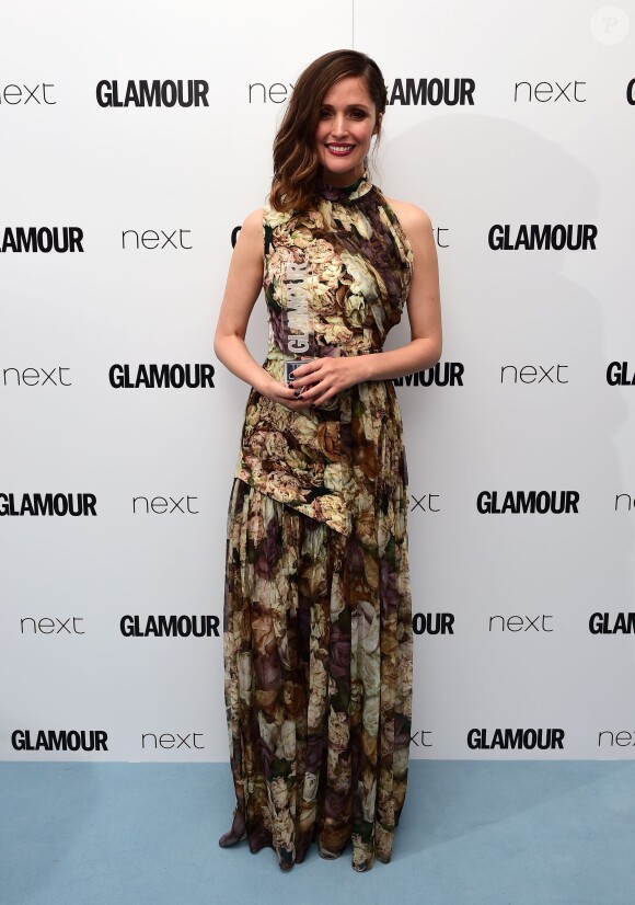 Rose Byrne (actrice de comédie l'année) assiste aux Glamour Women of the Year Awards aux Berkeley Square Gardens. Londres, le 7 juin 2016.