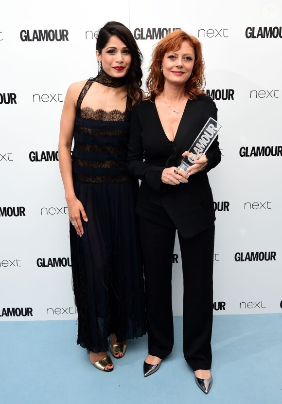 Freida Pinto et Susan Sarandon (Glamour Inspiration Award) assiste aux Glamour Women of the Year Awards aux Berkeley Square Gardens. Londres, le 7 juin 2016.