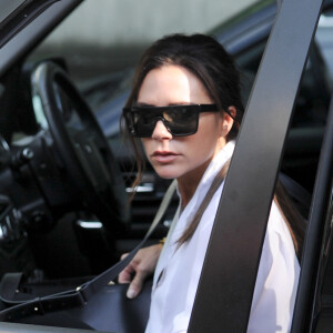 Exclusif -  Victoria Beckham fait du shopping avec sa fille Harper Beckham dans le quartier de Notting Hill à Londres. Le 13 mai 2016