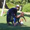 Exclusif - Jessica Alba s'amuse au parc avec ses filles Honor et Haven à Beverly Hills, le 3 juin 2016