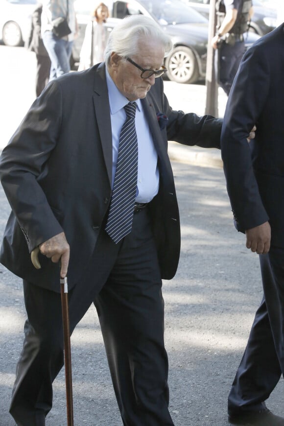 Roland Dumas lors de la cérémonie en hommage à Michel Rocard au Temple de l'Eglise Protestante Unie de l'Etoile à Paris, le 7 juillet 2016. © Alain Guizard/Bestimage  Funeral ceremony of late former French Socialist Prime Minister Michel Rocard in a church in Paris, France, July 7, 2016.07/07/2016 - Paris