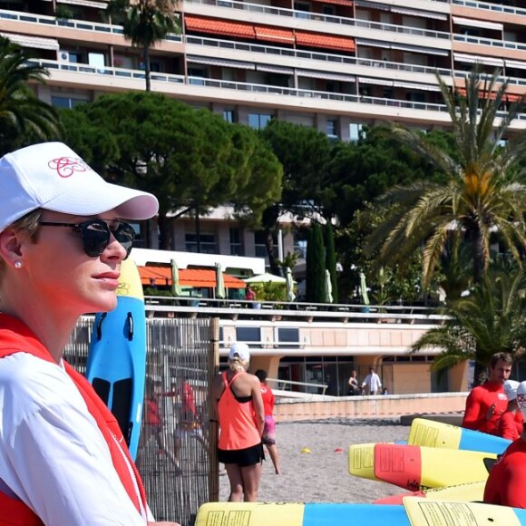 Exclusif - La princesse Charlene de Monaco et sa Fondation organisaient le 6 juin 2016 sur la plage du Larvotto une nouvelle journée d'action du programme Water Safety pour la prévention de la noyade, avec l'aide de grands champions comme Alain Bernard et Pierre Frolla. © Bruno Bebert / Pool restreint Monaco / Bestimage - Crystal - Visual