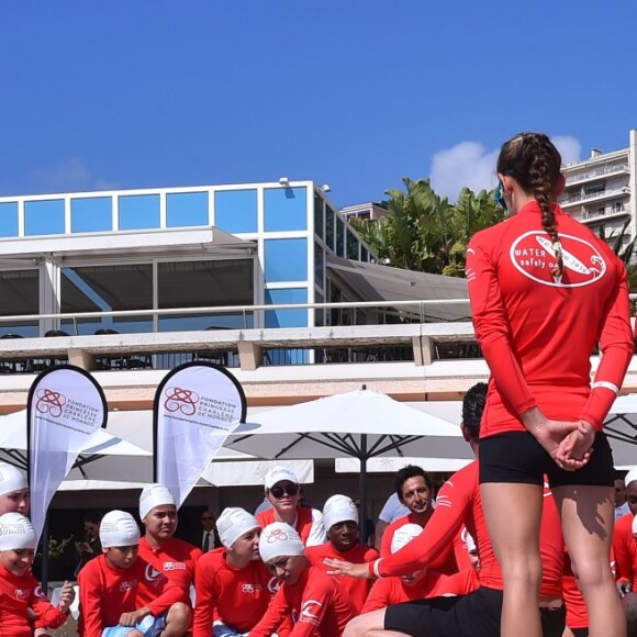 Exclusif - La princesse Charlene de Monaco et sa Fondation organisaient le 6 juin 2016 sur la plage du Larvotto une nouvelle journée d'action du programme Water Safety pour la prévention de la noyade, avec l'aide de grands champions comme Alain Bernard et Pierre Frolla. © Bruno Bebert / Pool restreint Monaco / Bestimage - Crystal - Visual