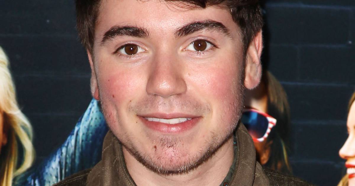 Next photo of Noah Galvin