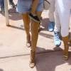 Kourtney Kardashian et sa fille Penelope, Kim Kardashian, Jonathan Cheban et une amie - Le clan Kardashian fait du shopping avec des amis lors de ses vacances à Miami, le 23 avril 2016.