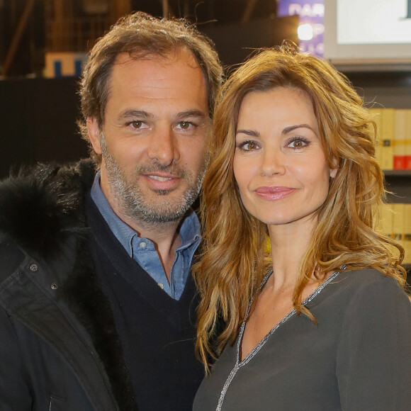 Ingrid Chauvin et son mari Thierry Peythieu au salon du livre à la porte de Versailles à Paris le 22 mars 2015.