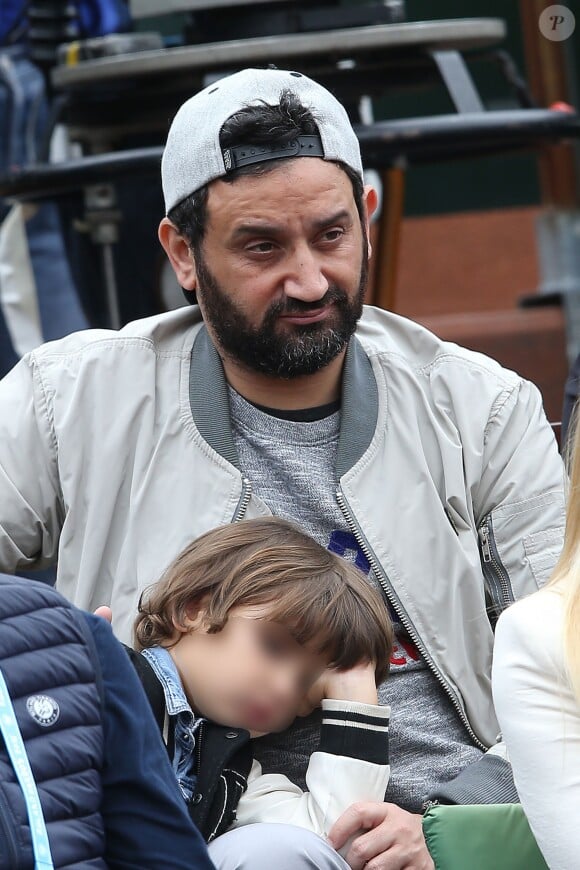 Cyril Hanouna et son fils Lino - People dans les tribunes des internationaux de France de Roland Garros à Paris le 4 juin 2016. © Moreau - Jacovides / Bestimage