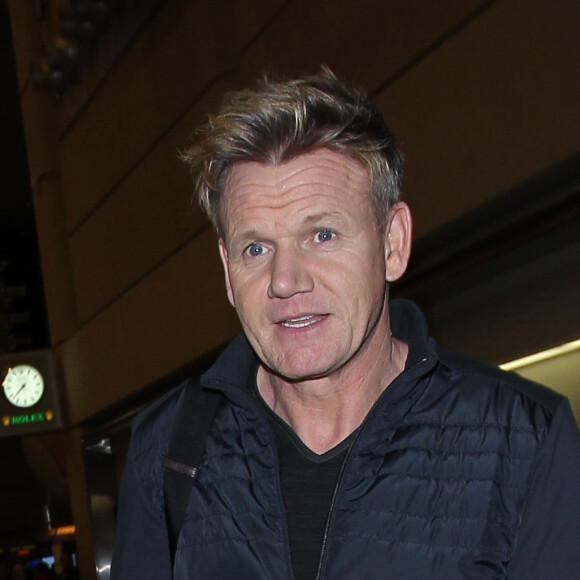 Gordon Ramsay et sa femme Tana Ramsay arrivent à l'aéroport de LAX à Los Angeles, le 10 décembre 2015.