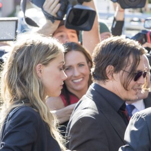 Johnny Depp et sa femme Amber Heard au tribunal de Southport le 18 Avril 2016.