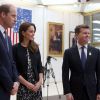 Le prince William et sa femme Kate Middleton, à l'ambassade des Etats-Unis, à Londres, pour signer le livre de condoléances en hommages aux victimes de l'attentat d'Orlando, le 13 juin 2016.