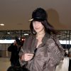 Bella Hadid sort de son hôtel puis se rend à l'aéroport à Paris, le 28 mai 2016.