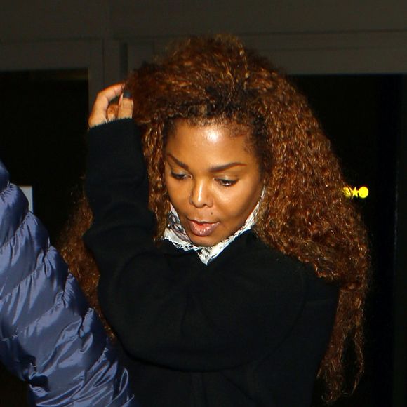 Janet Jackson arrive à l'aéroport de LAX à Los Angeles, le 9 mars 2016
