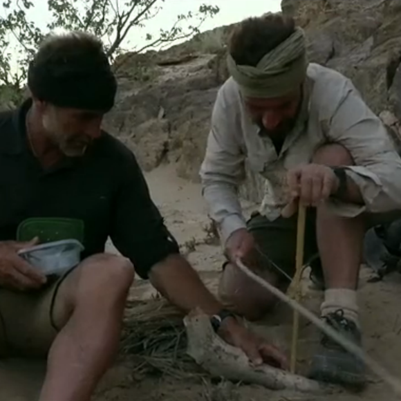 Michaël Youn dans l'émission "À l'état sauvage", diffusée le 28 juin sur M6. Il a parcouru 150 kilomètres en Namibie aux côtés de l'aventurier Mike Horn.