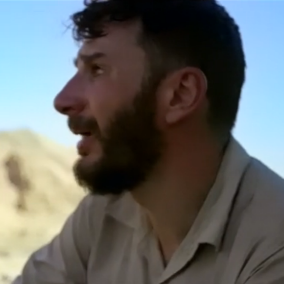 Michaël Youn dans l'émission "À l'état sauvage", diffusée le 28 juin sur M6. Il a parcouru 150 kilomètres en Namibie aux côtés de l'aventurier Mike Horn.