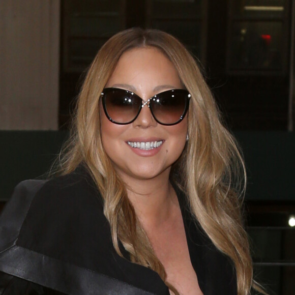 Mariah Carey pose pour les photographes dans les rues de New York, le 17 mai 2016
