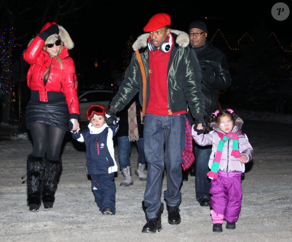 Mariah Carey, Moroccan Cannon, Nick Cannon, Monroe Cannon - Mariah Carey, son mari Nick Cannon et leurs jumeaux Moroccan et Monroe sortent se promener a Aspen, le 23 decembre 2013