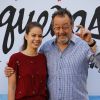 Jean Reno et Laia Costa tournent un spot pour la marque de bière espagnole Estrella Damm à Barcelone le 7 juin 2016.